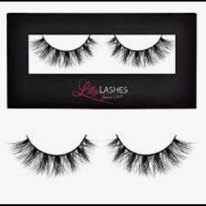 Lilly lashes in the style J_make_up
